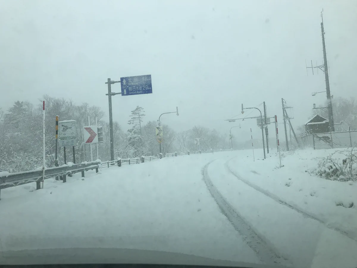 北海道の最新の景色・雪が積もりあたり一面真っ白！！