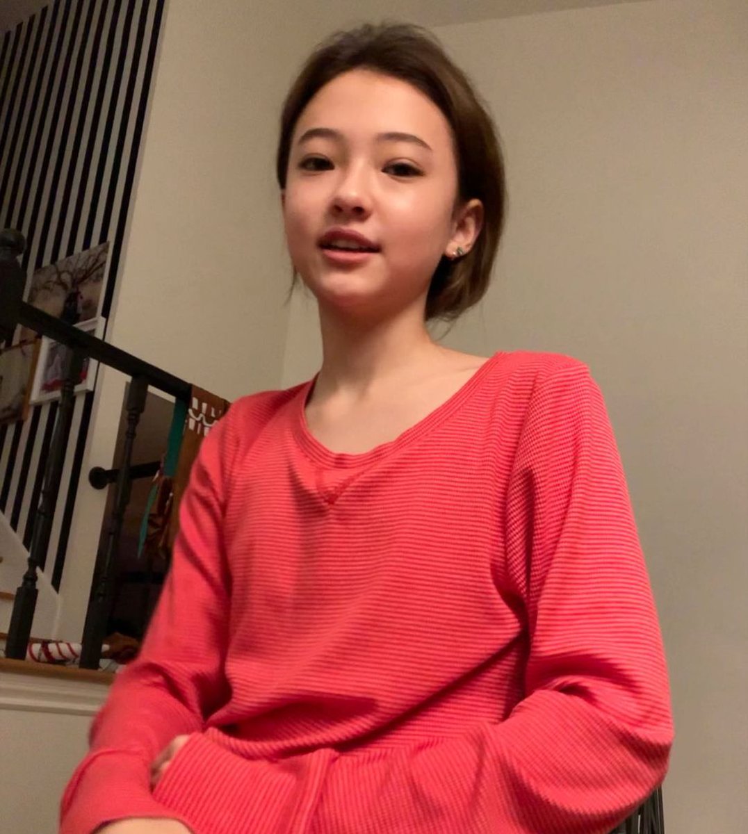 ellagross_py's tweet image. 29/10/20 #UPDATE🦋

Actualización de @ellagross en instagram🧸💖 

Pijama rojo = 🎄vibes ¿Demasiado temprano? 🙃

🧸Follow: @ellagross_paraguay
────────
#ellagross #model #trainee #yg #theblacklabel #ellagross_paraguay