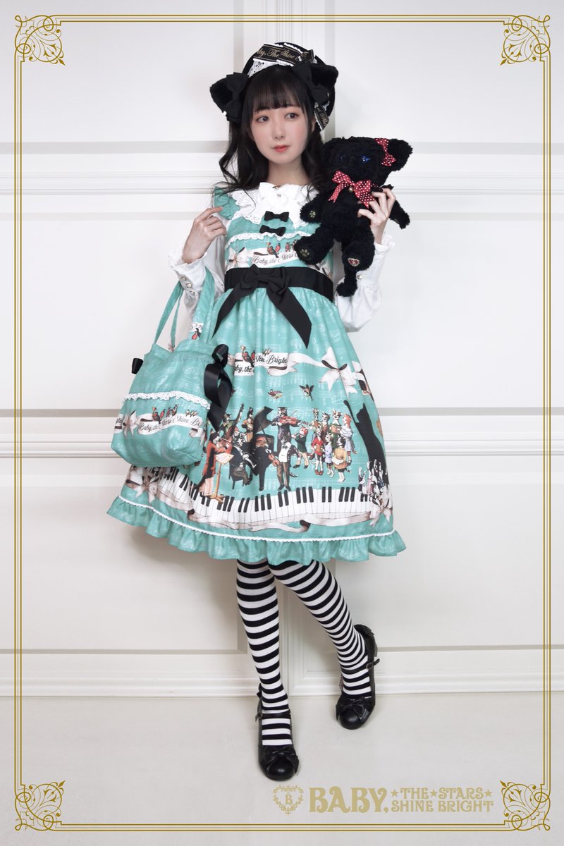 【⭐︎BABY新作情報⭐︎】「Meow Meow Symphony柄ベビードールジャンパースカート/¥27,800+税」ターコイズの着用イメージをご紹介♡
クラシカルなターコイズカラーに黒のグログランリボンが映えるデザインです♡
https://t.co/YPqdVbpJeI https://t.co/dXqOeiUokJ