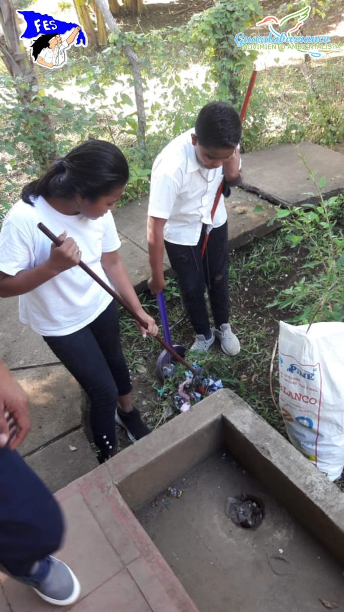 masaya_red's tweet photo. Masaya/Distrito-3 

Federación de estudiantes de secundaria en conjunto con el Movimiento Ambientalista Guardabarranco del colegio Rafaela Herreras realizó Jornada de  limpieza en el colegio. https://t.co/79pbWKDt8r