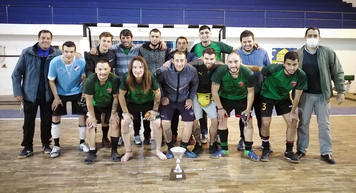 JOTA JOTA se coronó campeón del torneo de los Barrios 2020. Tras derrotar en la final por 4 a 3 al equipo de Los Costras. 
Felicitaciones a todos los equipos participantes!!
Deporte y Juventud / Intendencia de Lavalleja