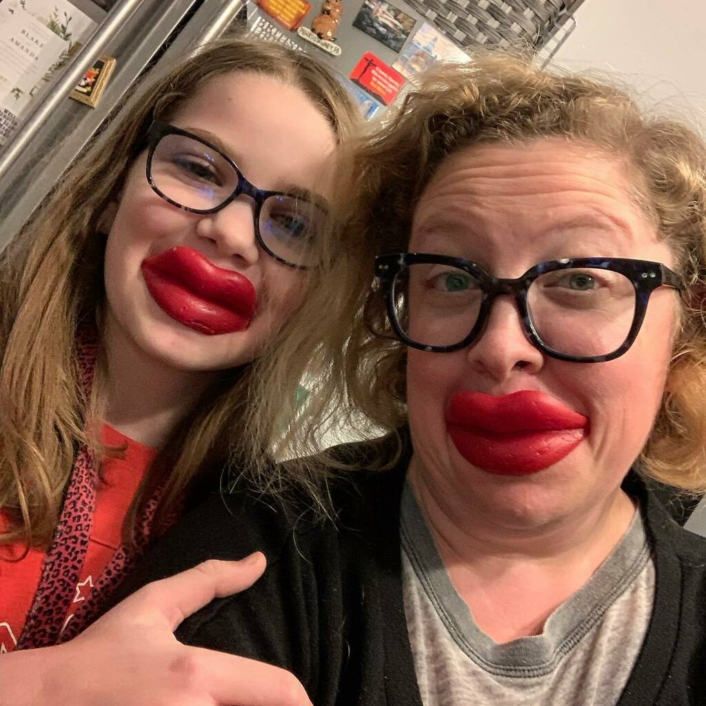 sincerely_kris's tweet image. #waxlips don’t sink ships? #halloweeniscoming instagr.am/p/CG8wO_TH9lS/