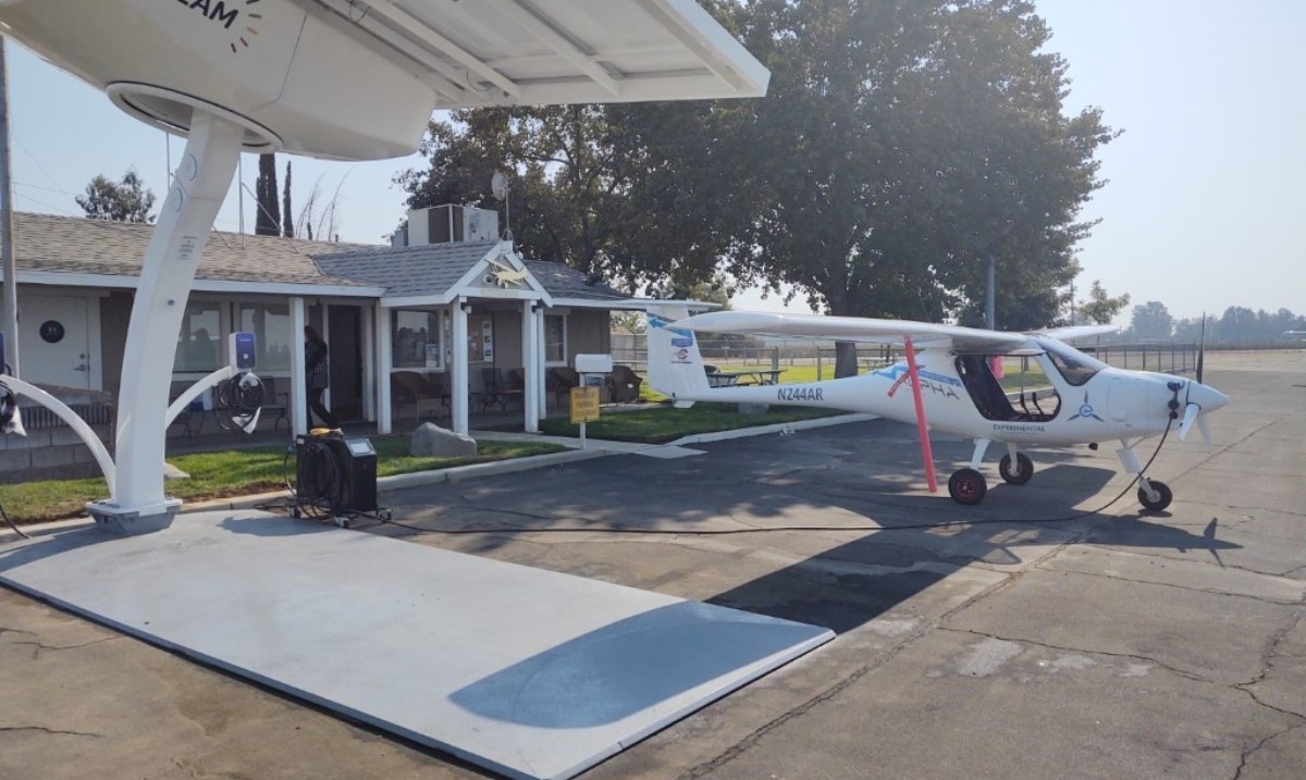 Pipistrel_USA's tweet photo. BREAKING NEWS

Today in Reedley CA , we successfully charged an Alpha Electro along with a Tesla and Zero motorcycle all at the same time with the Beam solar powered portable off-grid EV charger.

More info to follow.

#PipistrelUSA #pipistrel #AlphaElectro https://t.co/rLAu00590v