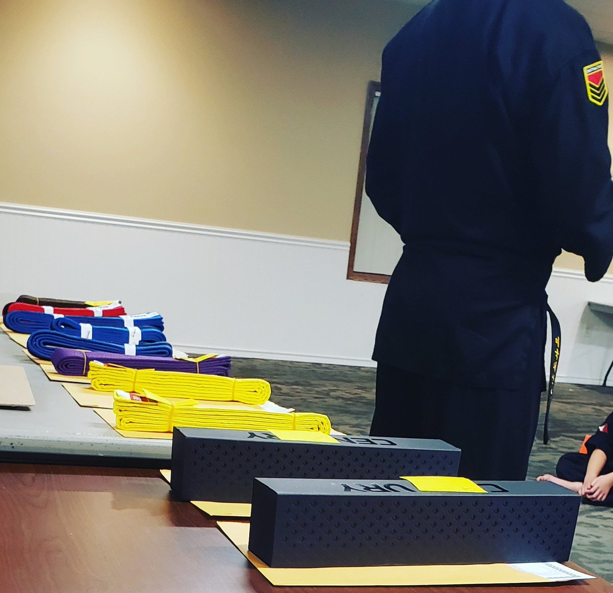 dragonunityma's tweet photo. We had testing tonight! Look at all those colorful belts

#USAStrikingArts #USAStrikingArtsAndSelfDefense 
#taekwondo #BeltTesting https://t.co/dILCum99az