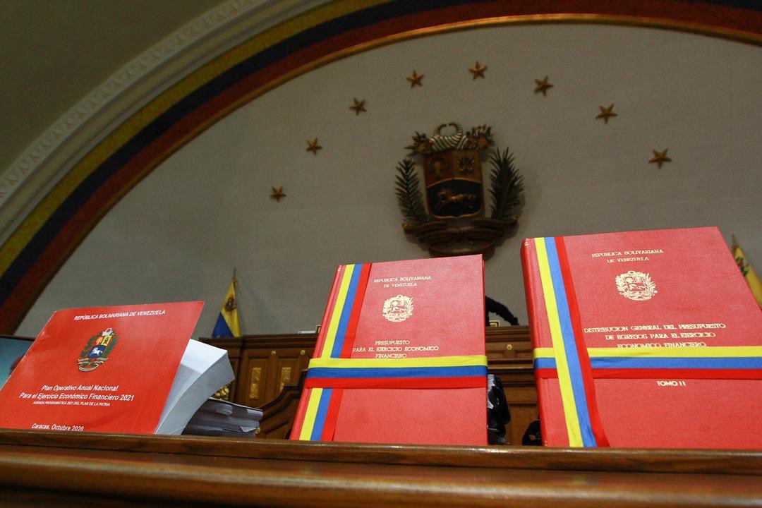 drodriven2's tweet photo. 5/5 Agradecemos a la plenipotenciaria ANC que hoy aprobó el Presupuesto Anual de la Nación 2021 en el marco de la estrategia antibloqueo, donde nuestro Pdte. @NicolasMaduro ha destinado el 76,4% a la inversión social, para seguir garantizando la protección a todo el pueblo. https://t.co/oisaOpJwPT