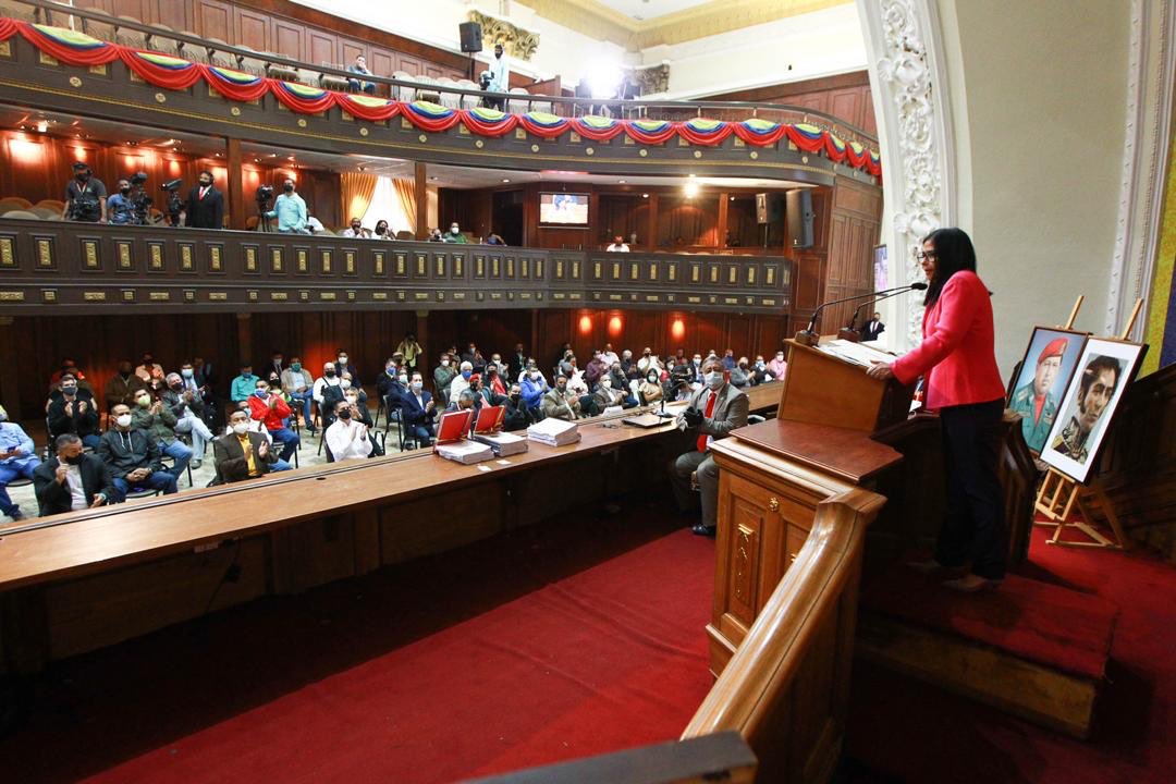 drodriven2's tweet photo. 5/5 Agradecemos a la plenipotenciaria ANC que hoy aprobó el Presupuesto Anual de la Nación 2021 en el marco de la estrategia antibloqueo, donde nuestro Pdte. @NicolasMaduro ha destinado el 76,4% a la inversión social, para seguir garantizando la protección a todo el pueblo. https://t.co/oisaOpJwPT