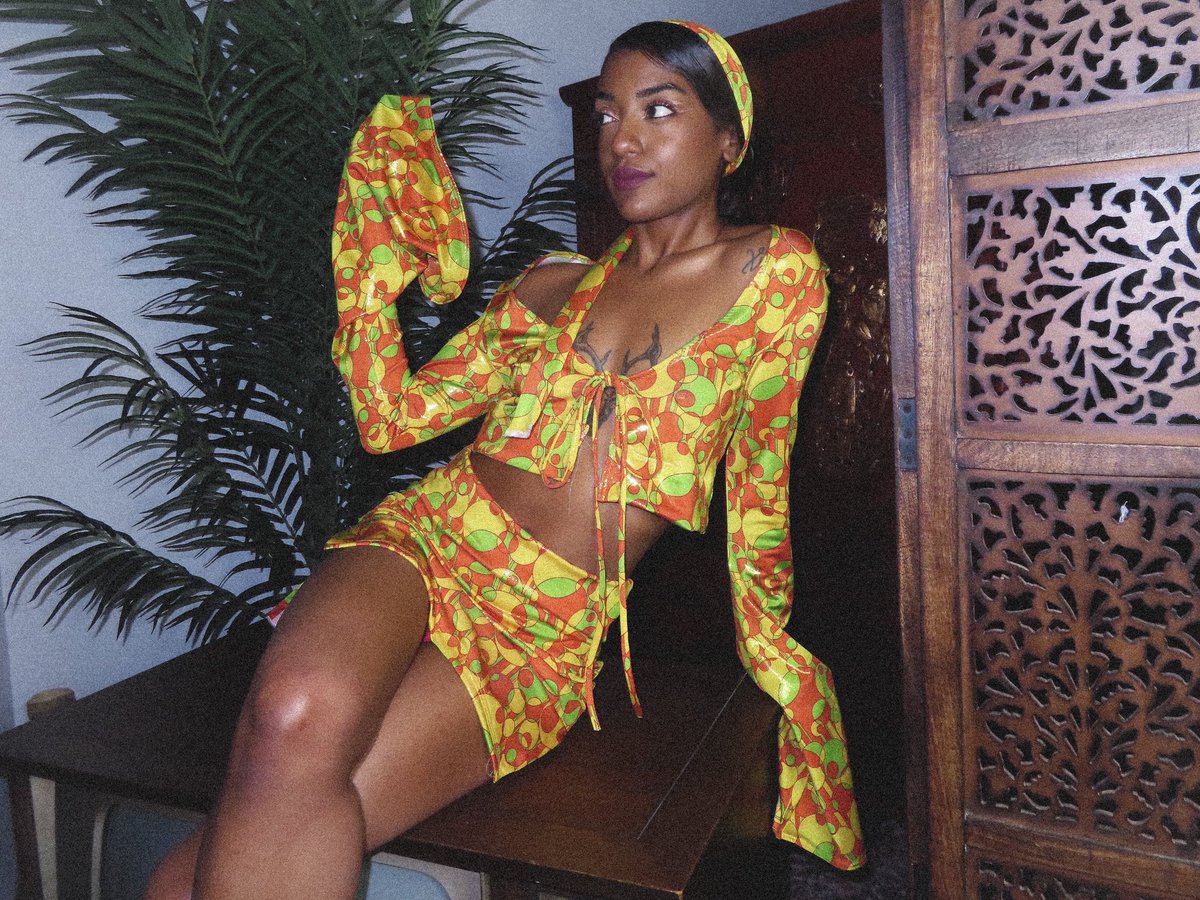 ahlieonline's tweet photo. groovy 2 pc set https://t.co/dOC0whsRVo