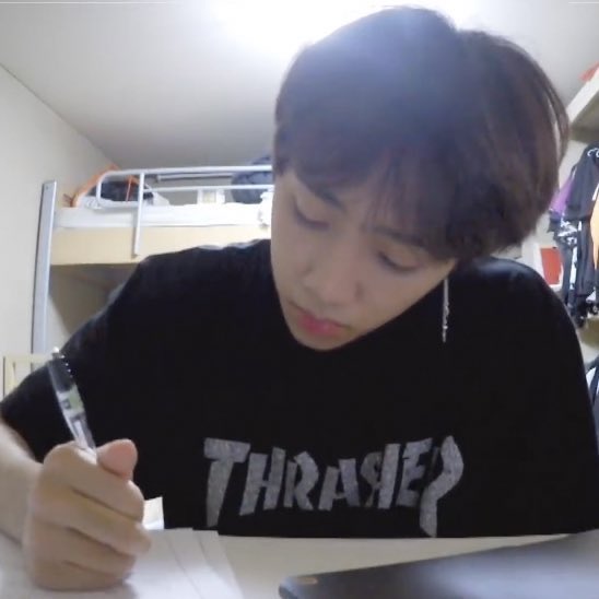 히피𖦹 tweet media