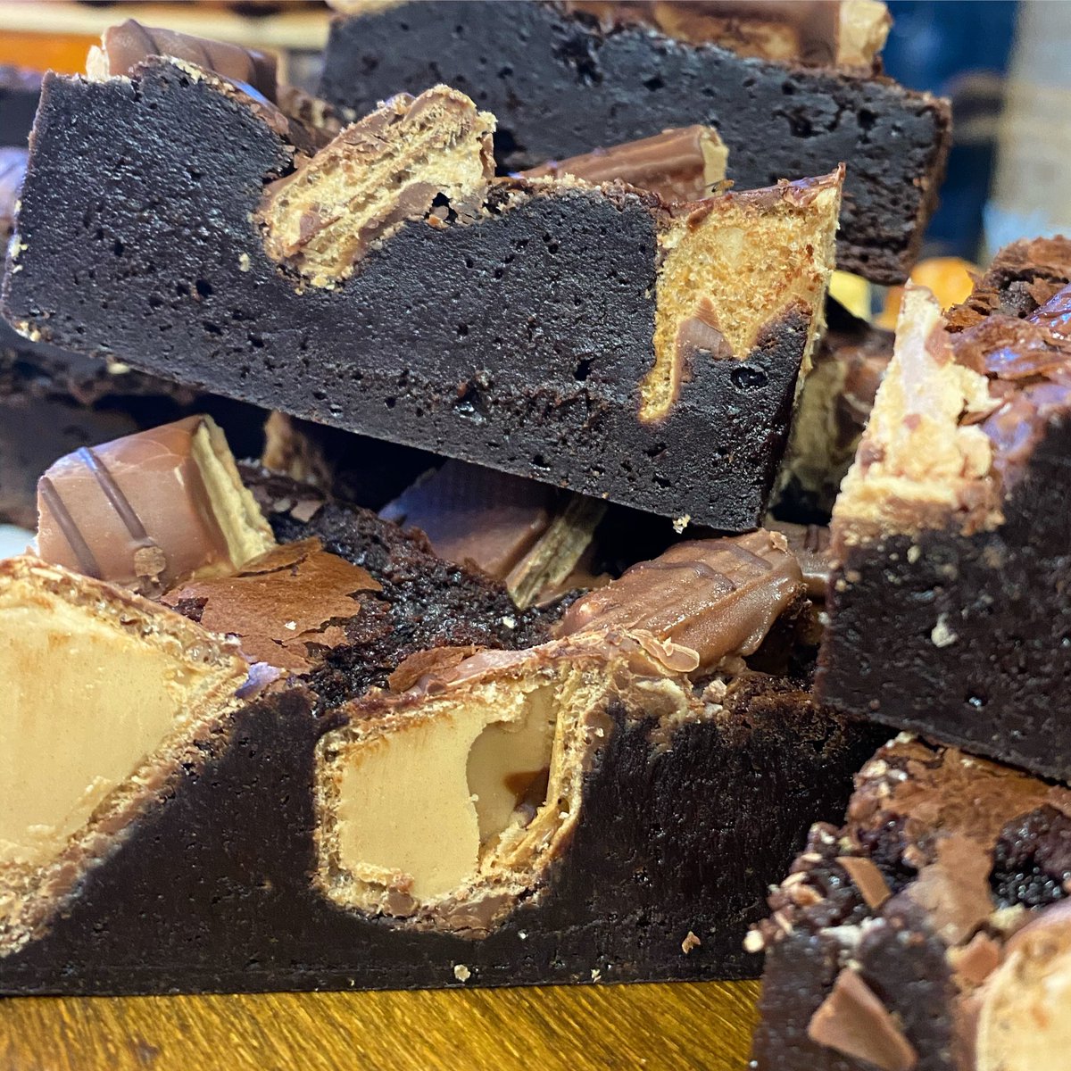 Brownie perfection 🙌 
Because everyone deserves a Friday treat! Happy Friday everyone. 
-
-
-
-
#chocolateheaven #foodtreat #tempting #moist #tasty #smoothaf #guiseley #homebaked #freshlyprepared #friday