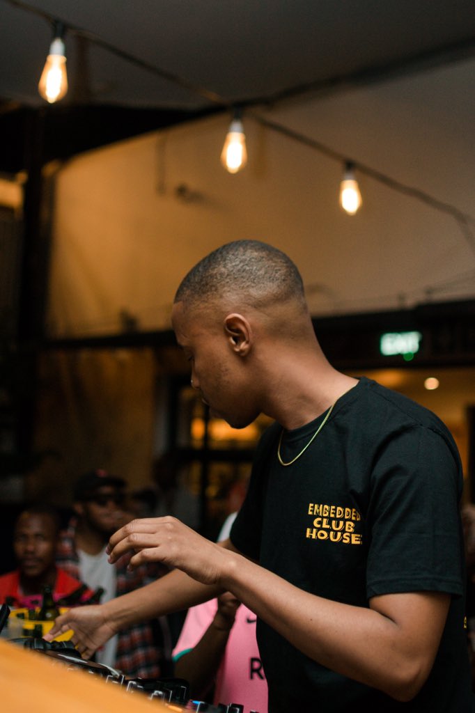 FeloLeTee's tweet photo. You know the vibes!!!!!!🚨🚨 Let’s link up &amp; rock 🤞🏽✨🕺🏽💃🏽

Starting the gig guide at @zone6venue for @dbngogo on the Thokoza Cafe Halloween Edition 🧟🧛🏽🦹🏽 🎃 https://t.co/J1KFFcR4N6