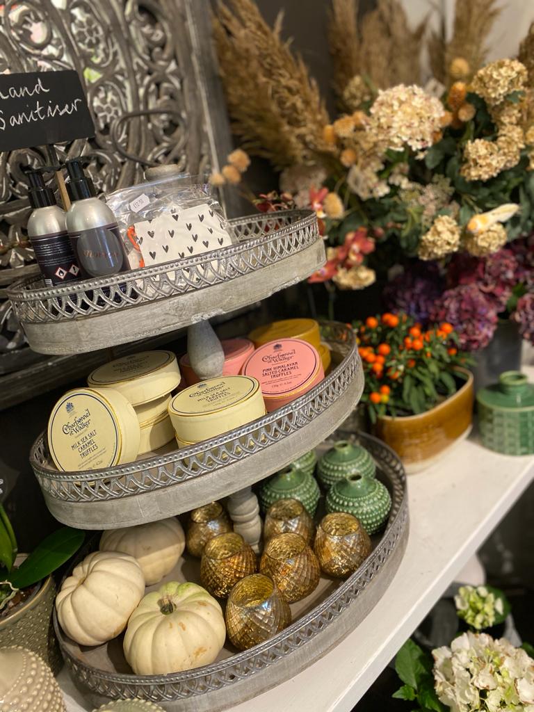 MoutanFlowers's tweet image. NEW STOCK // We have lots of lovely new stock in our Hartley Wintney store!
Expect lots more too as we move from late autumn into winter 🍂❄
We're open 9:30-4:30 Monday-Saturday.
#hartleywintney #moutan #flowershop
