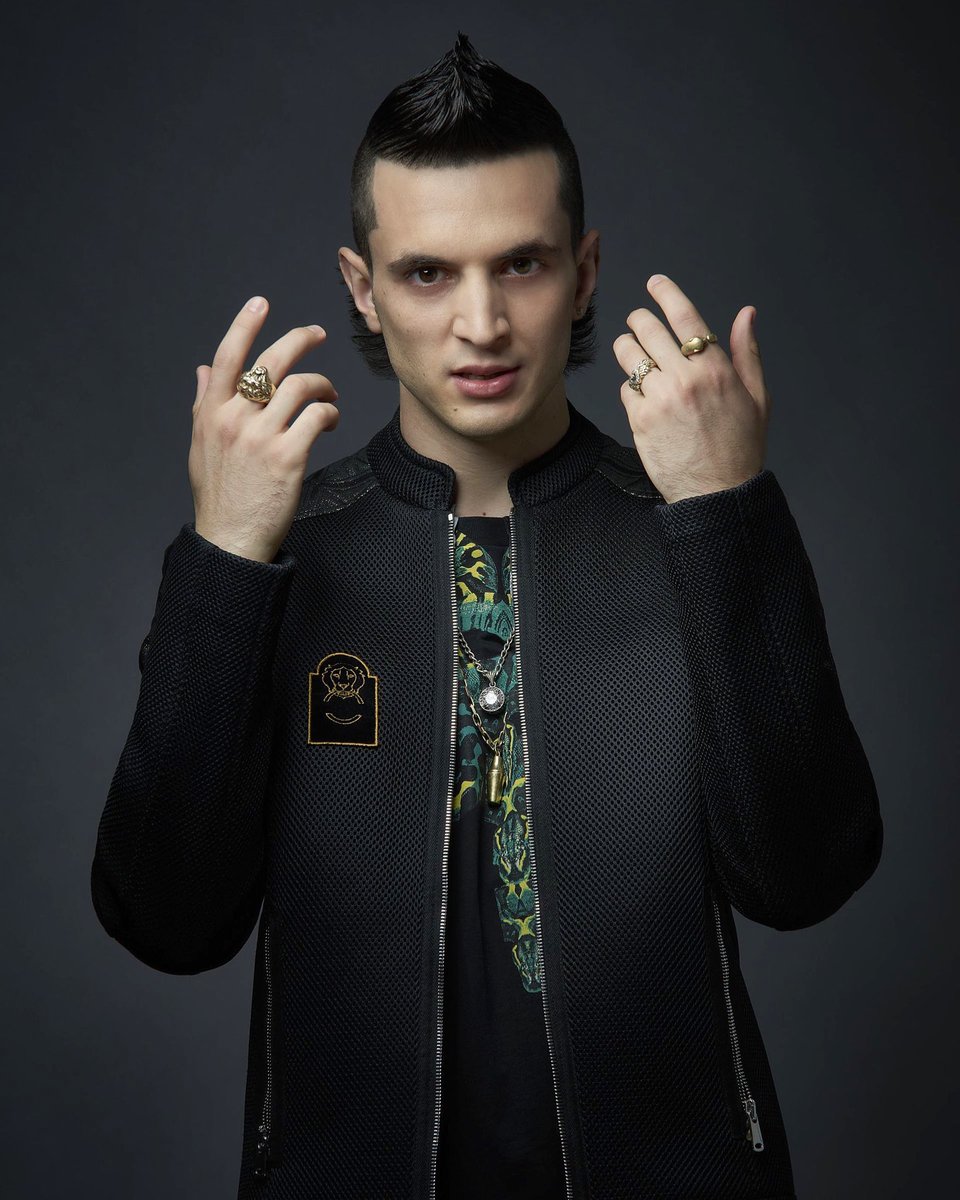 AntPitagora's tweet photo. #inboccaallupo #giacomoferrara e tutto il cast di #Suburra #3 ✨🎬✨ oggi in uscita su #netflix 🎥 #Spadino indossa #AntPitagora 🔱🦁🔱 #collection 😉#soloromaèeterna 🏛  @NetflixIT https://t.co/YkoGS0cZPL