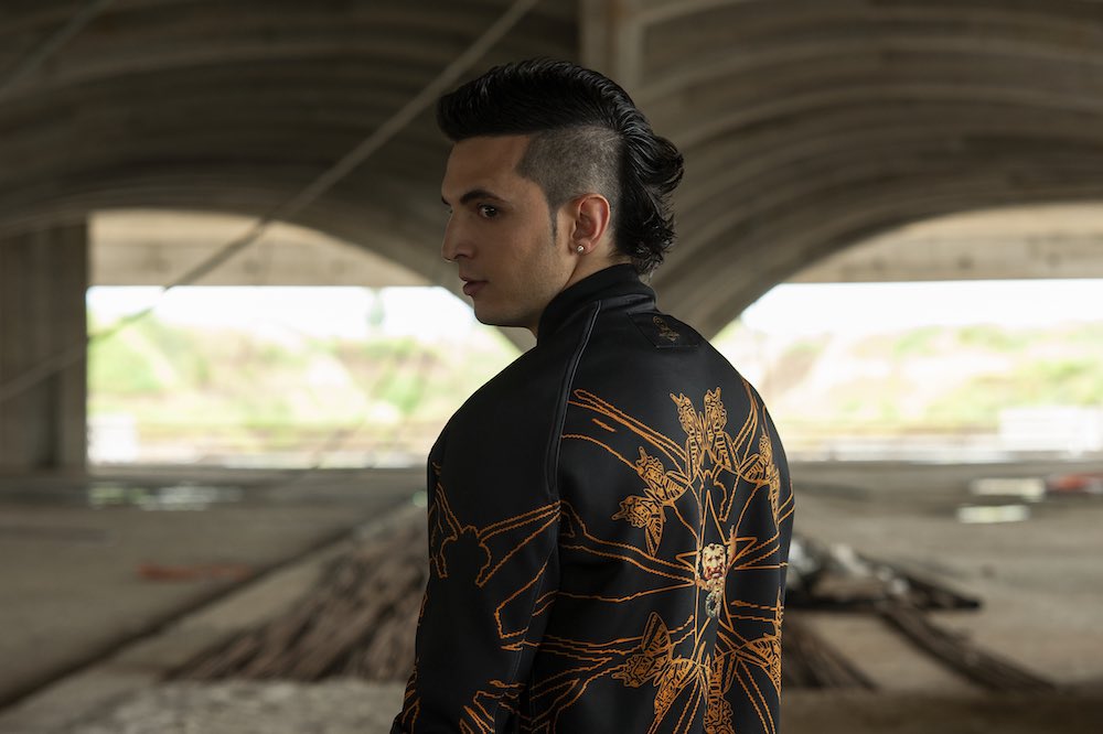 AntPitagora's tweet photo. #inboccaallupo #giacomoferrara e tutto il cast di #Suburra #3 ✨🎬✨ oggi in uscita su #netflix 🎥 #Spadino indossa #AntPitagora 🔱🦁🔱 #collection 😉#soloromaèeterna 🏛  @NetflixIT https://t.co/YkoGS0cZPL