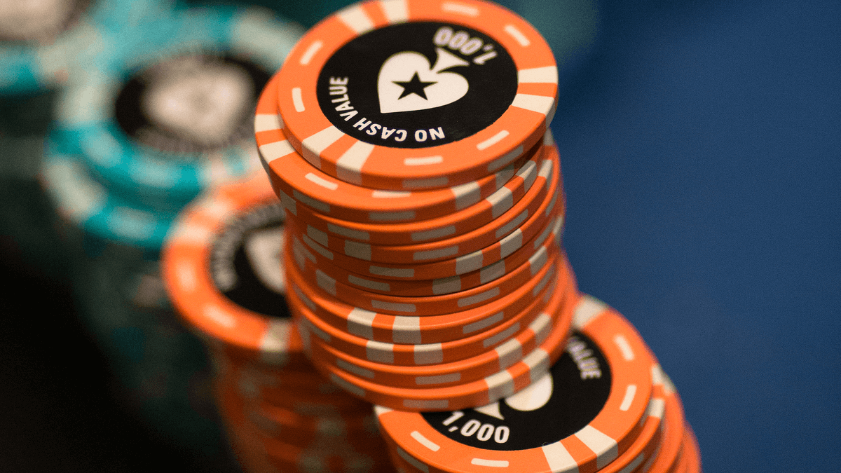 PokerStarsJapan's tweet photo. PokerStarsスクールの新しいレッスンをアップしました！
卓上で無理なくオッズを計算するには「4倍2倍の法則」を覚えましょう🎓

https://t.co/bhuamTrlqc https://t.co/tChNkleNI1