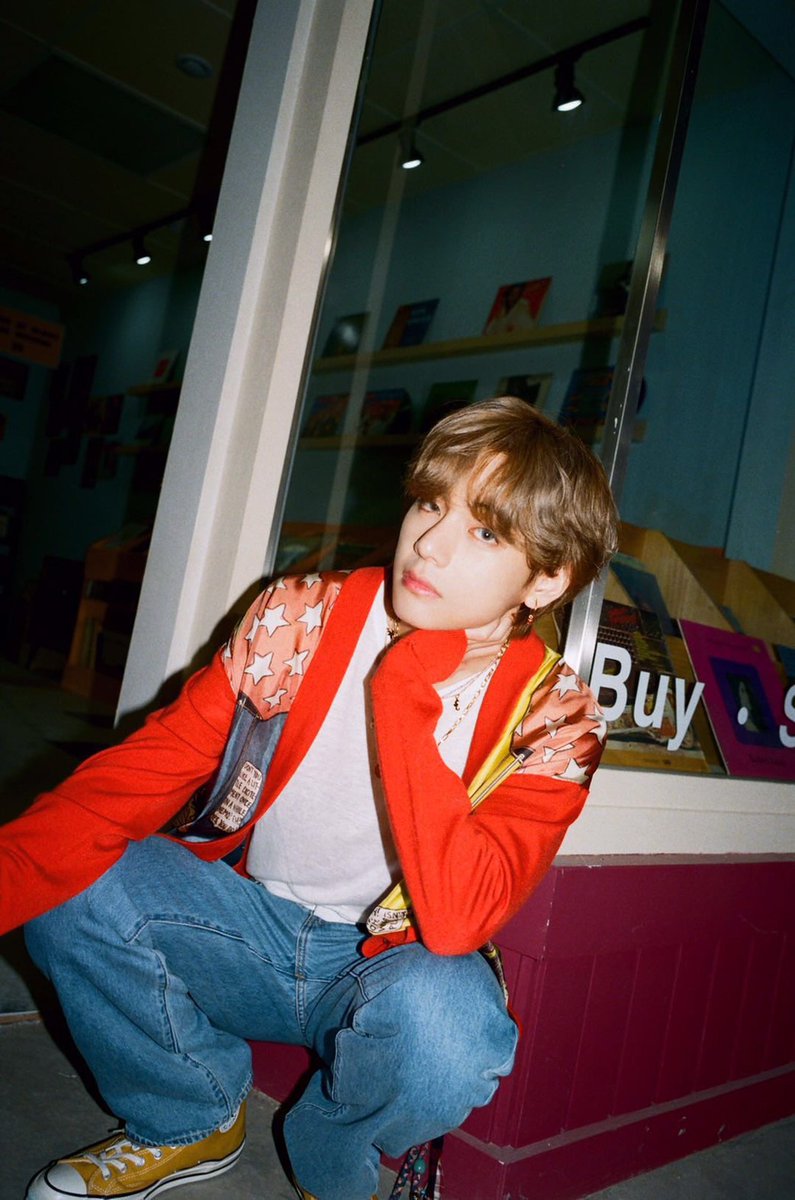 I vote for #Taehyung from #BTS @BTS_twt
for #BousnidStars2020 #Bousnid https://t.co/XsQi8k2m40