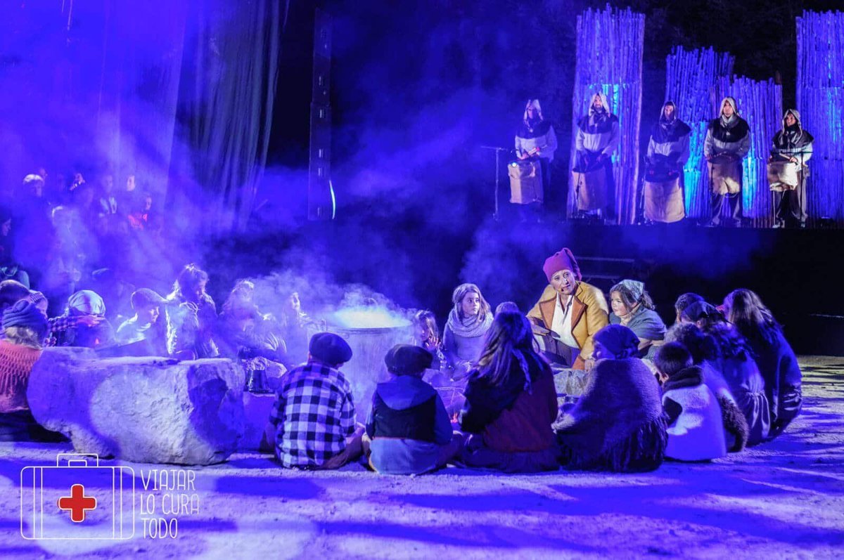 viajarlocura's tweet image. Aunque este año el @AjViladrau ha tenido que suspenderlo 😔, el Ball de Bruixes es una bonita tradición que tiene lugar la noche de Todos los Santos🎃🍠👻para conmemorar la persecución de brujas que hubo en la localidad ¡Te la contamos e ilustramos aquí! viajarlocuratodo.com/ball-de-bruixe…