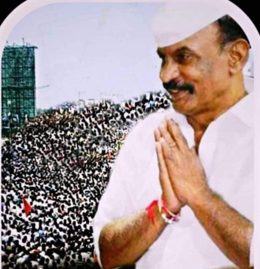 ईद-मिलाद-उन-नबी का त्योहार हजरत मोहम्मद साहब के जन्म की खुशी में मनाया जाता है मोहम्मद साहब ने शिक्षा दी थी कि जो भूखा है उसे भोजन दो और जो बीमार है उसकी देखरेख करो. अगर किसी को गलती से बंदी बना लिया गया है तो आजाद कराना चाहिए अदा करना अपना फ़र्ज़ खुदा केलिएख़ुशी से भरी हो मिलाद