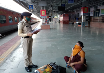 rpfnwraii's tweet photo. दिनांक 29.10.2020 को महिला सुरक्षा को  ध्यान मे रखते  हुए अजमेर मंड़ल मे आर.पी.एफ. पोस्ट AII ओर UDZ द्वारा  अकेली यात्रा करने वाली महिलाओं को सुरक्षा के प्रति जागरूकता के  लिये ‘मेरी सहेली’ अभियान के तहत गाड़ी स 02988 ,02282 &amp; 02964  मे कुल  09 महिला  यात्रियो को जागरूक किया गया। https://t.co/ocqMPI1UOm