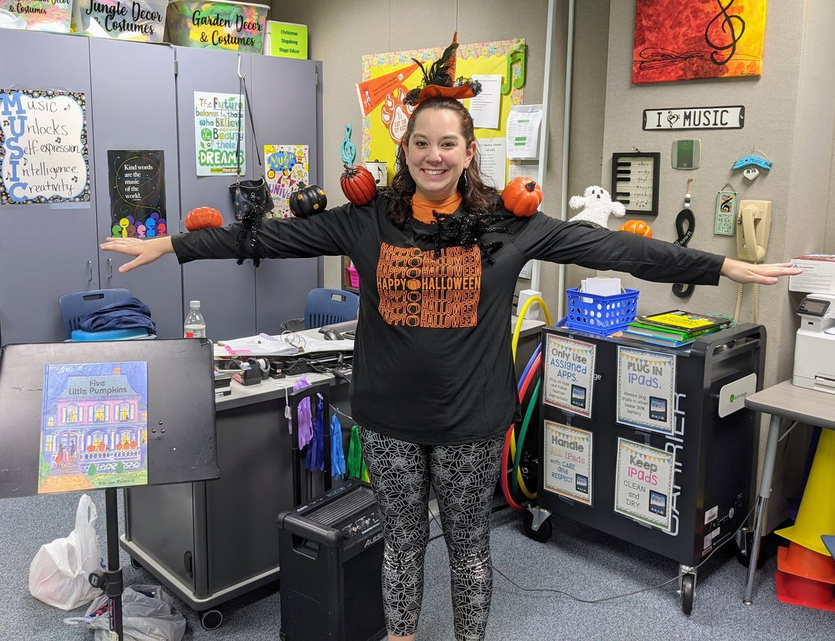 wsemusic's tweet photo. Happy Little Accidents and Five Little Pumpkins Sitting on a Gate for WSE's Book Character Parade! ❤️🎨🎶@WSE_library @WSE_PTO @WSE_Stallions @FBISDvisualart @FBISDFineArts @FineArts_FBISD @HolkupGene https://t.co/ijdOIJpD4t