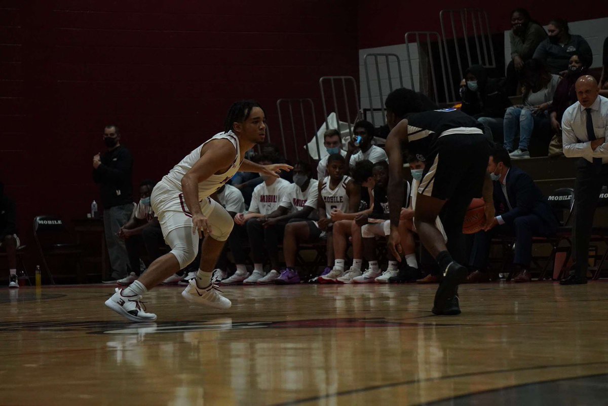 HAWKSELITE_AAU's tweet photo. Univ. Of Mobile Freshman PG PJ King (@pjking_) started off his college career 1-0!! He’s going to be a problem all four years in college!! Stay tuned.. ❤️‼️🔒 https://t.co/iqoOevoLkT