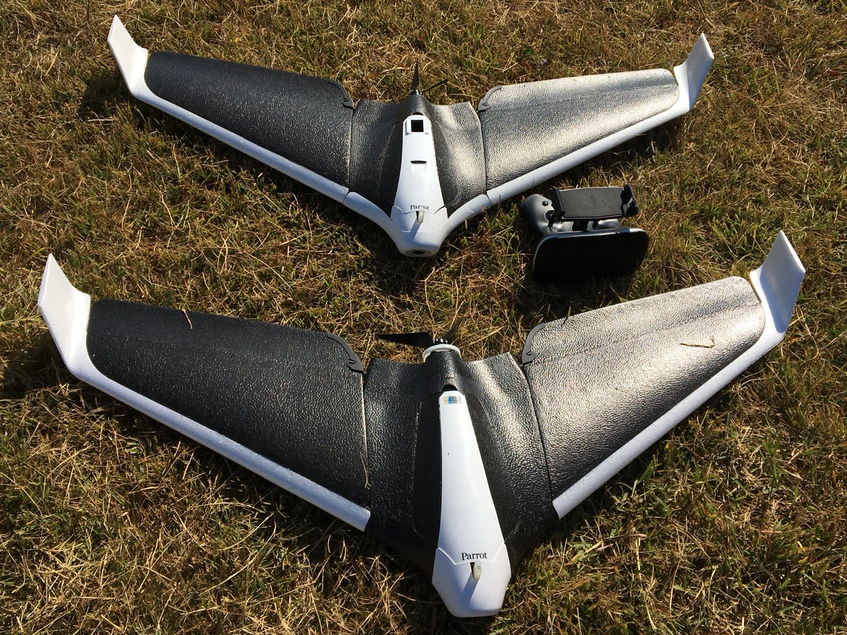 AwesomeTech2018's tweet image. Can you spot the difference between these two drones? 
@Parrot 
#parrotdiscoproag #parrotdisco #fixedwingdrone #dronephotography #droneoftheday #parrotdrone