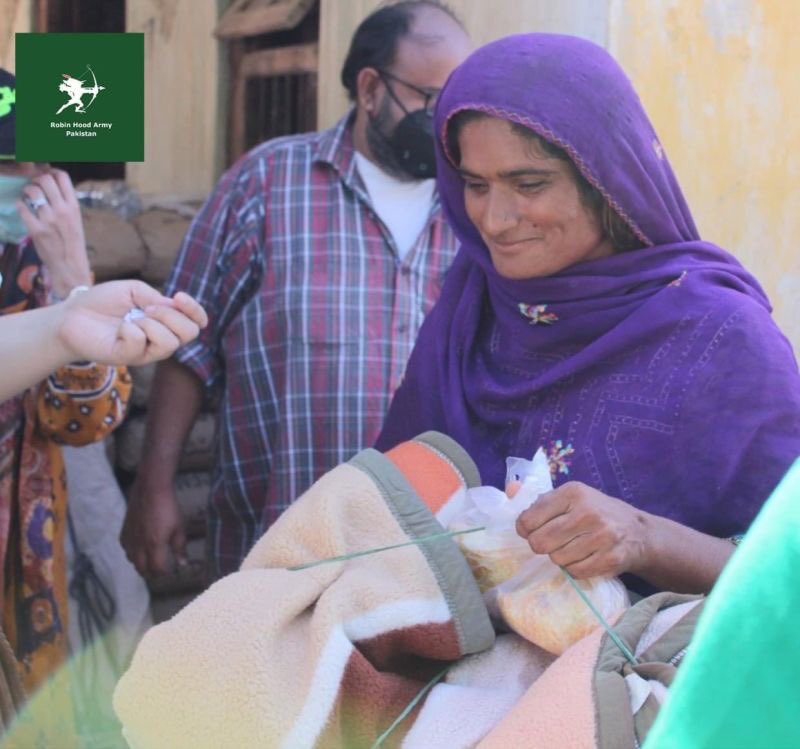 rha_india's tweet photo. Witness this incredibly genuine smile 💚

A blanket for her children and some food for the day is all it took to have her precious smile for ourselves! 

To spread such smiles, join us by visiting the following link:
https://t.co/aa836OgstO

 #food  #rha #spreadingsmiles https://t.co/eclFORN2Qk