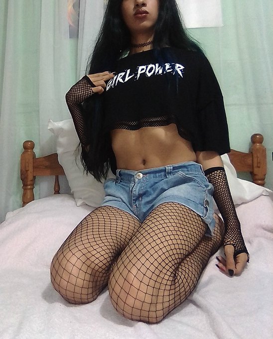 1 pic. Goth bitch ? shorts n fishnets  ewe

Some see me on @chaturbate 
https://t.co/7HfCPXygs2 https://t