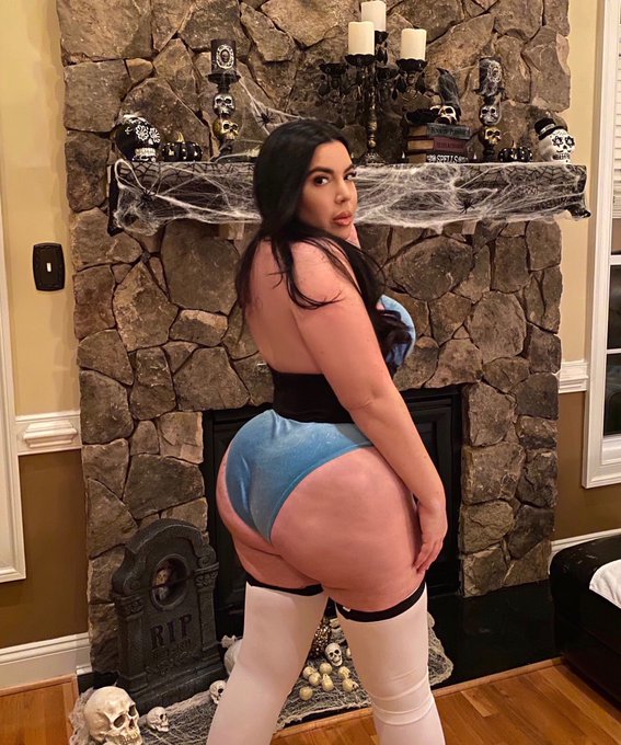 Sweet dreams 😘 https://t.co/atHBB9oYej