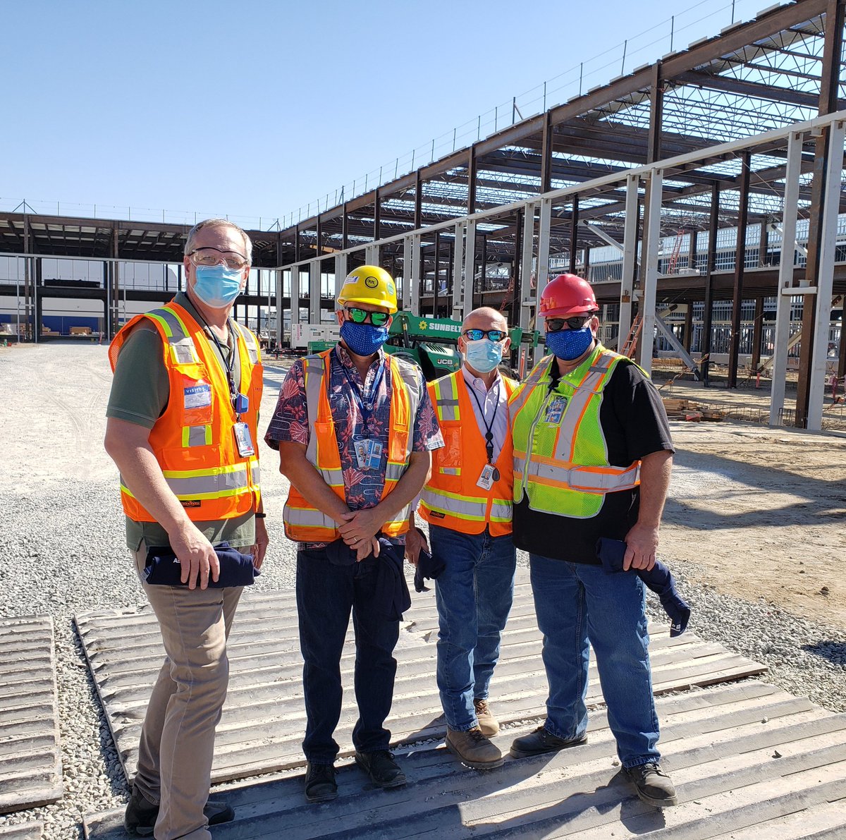 fiona_kiesel's tweet photo. Quite the milestone for Tech Ops and @TDox_UAL today with the steel top-off for the new LAX TOC / GSE site!  Great sign of the confidence in @united's future, and a much needed bright spot!  #futurelookingbrighter
@john_wiitala @AlbertoDiaz_UAL @Phil71431842 @RodneyLuetzen https://t.co/zdWwgw5mEO