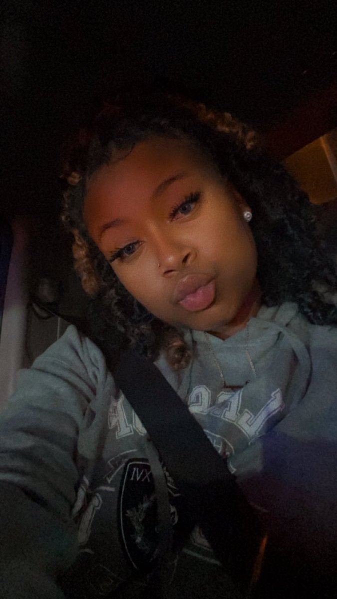 nevernyah_'s tweet photo. all of a sudden, it wanna freeze in ATL. i’m just trying to get some food. i rode pass a greyhound bus &amp; i think the dog was riding on the INSIDE of that bitch. so it ain’t just me.🤒😅 https://t.co/NXgjovFdRC