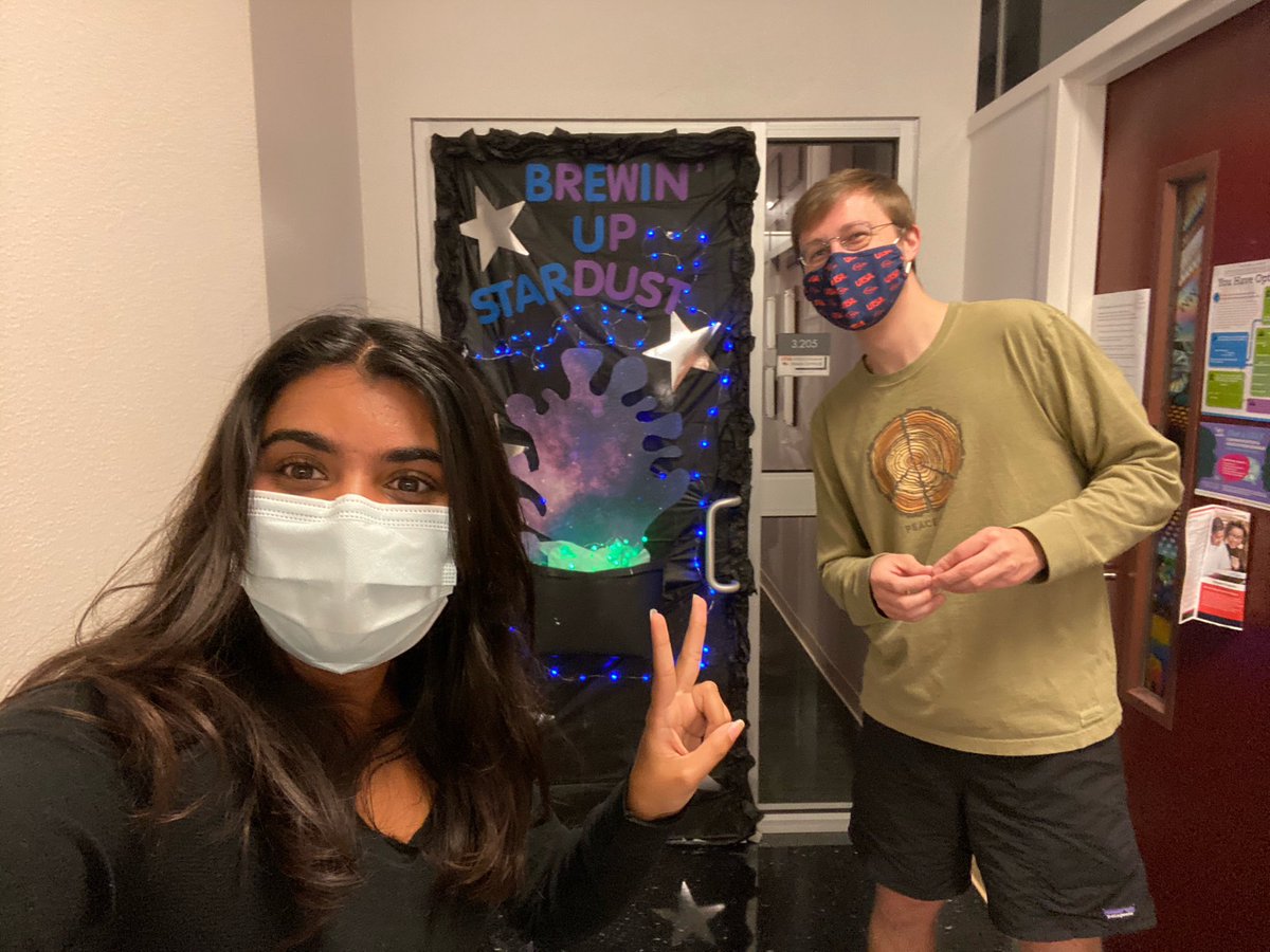 SPS_UTSA's tweet image. Gisele and Richard made things very spooky for this lab door! #stardustlab #utsa