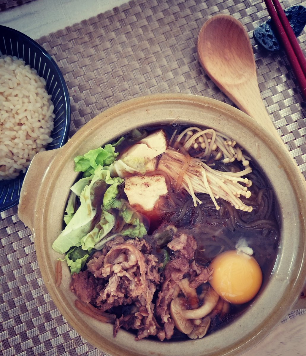bambiATwork's tweet photo. #Sukiyaki to start warming up for second chances. #wfh #coviddiaries #homecooking #autumninjapan https://t.co/SlVpKgfTO5