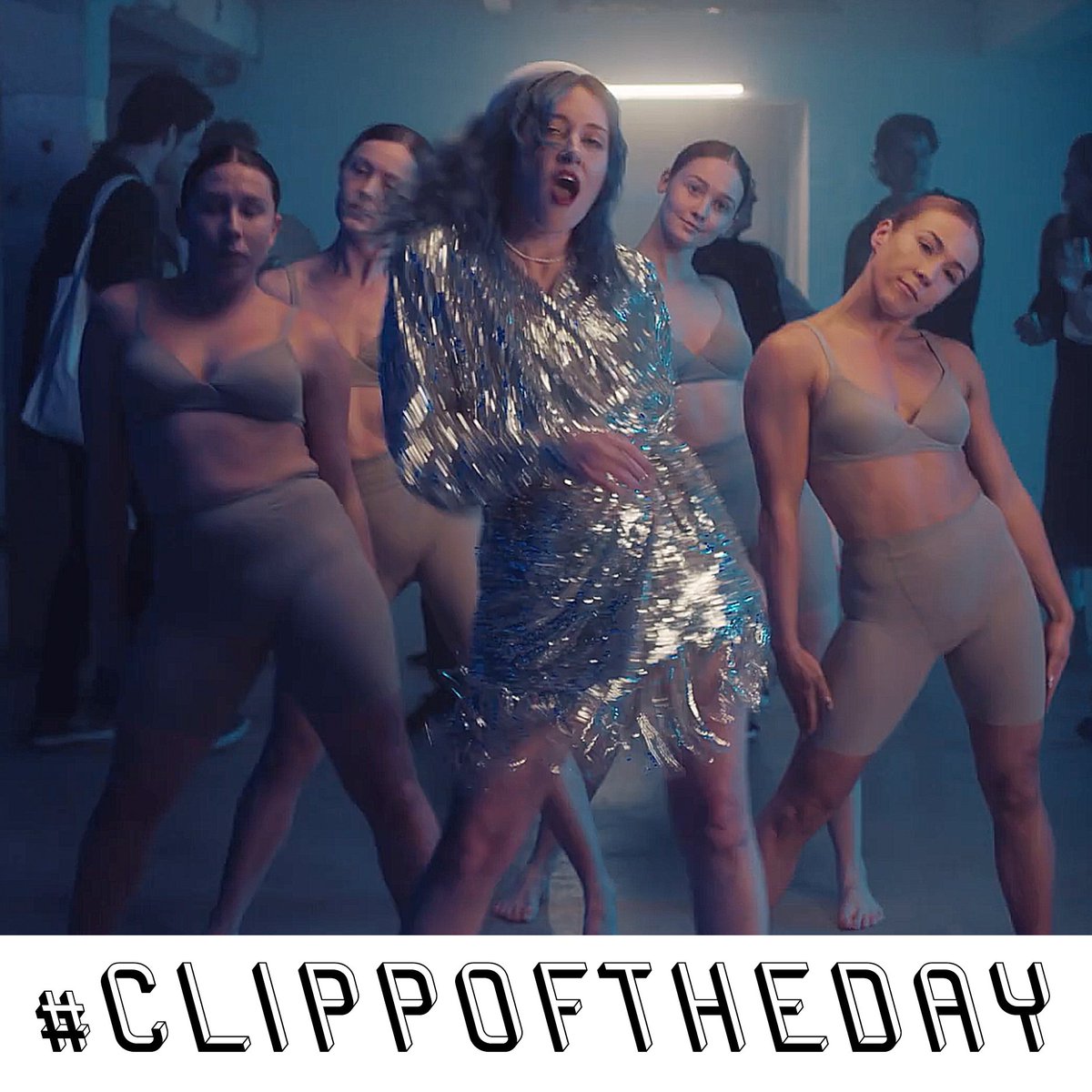 #CLIPPOFTHEDAY <a href="/lizzifader/">Elizabeth Fader ⚡</a>  - Lost In The Middle
⁠
Elizabeth Fader teams up with Jordan Watton to bring us the clip for 'Lost In The Middle.' The clip perfectly encapsulates the feeling of being alone at a party. 
⁠
Director: Jordan Watton
⁠
LINK: youtube.com/watch?v=OI6g9-…