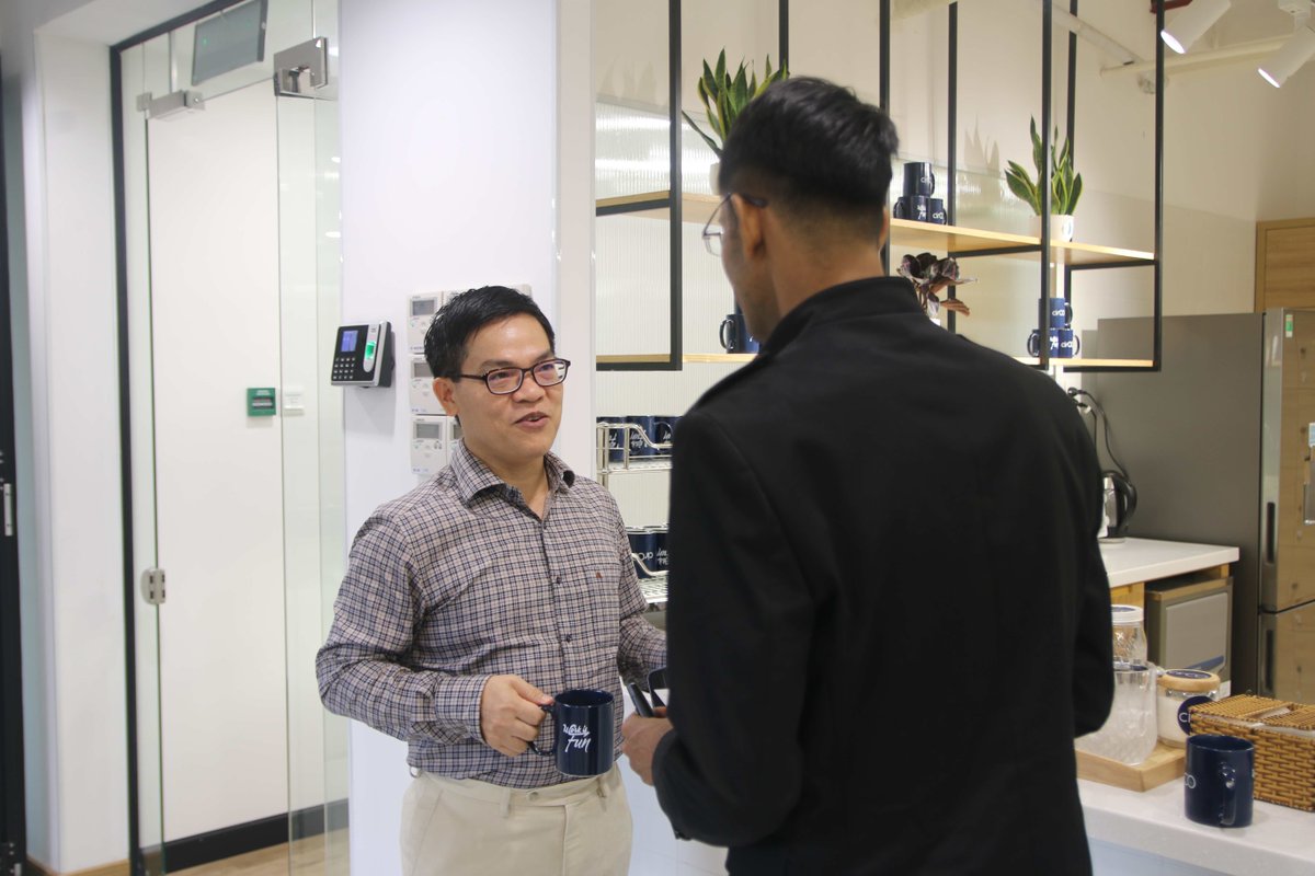 VSHRforVietnam's tweet photo. #Meeting, #sharing and #inspiring #people to make them do #positive #changes for their #career #success. It was my great pleasure talking to #VSHR pro Academy alpha Game #workshop - John Masud Parvez
#johnmasudparvez #cio #founder #npo #vshr #mentor #speaker #tedx https://t.co/9wrnfrQPgw