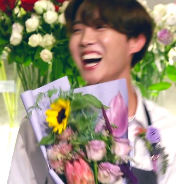 jhopecentric's tweet photo. florist Hoseok💐 https://t.co/Eie8fsLAqD