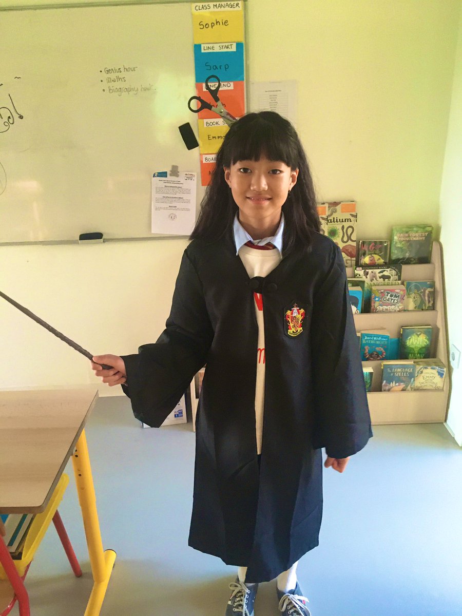 BISTYear56's tweet photo. Some fantastic Halloween costumes today from Year 5/6! 🎃👻💀 https://t.co/HqbMMk2YjS