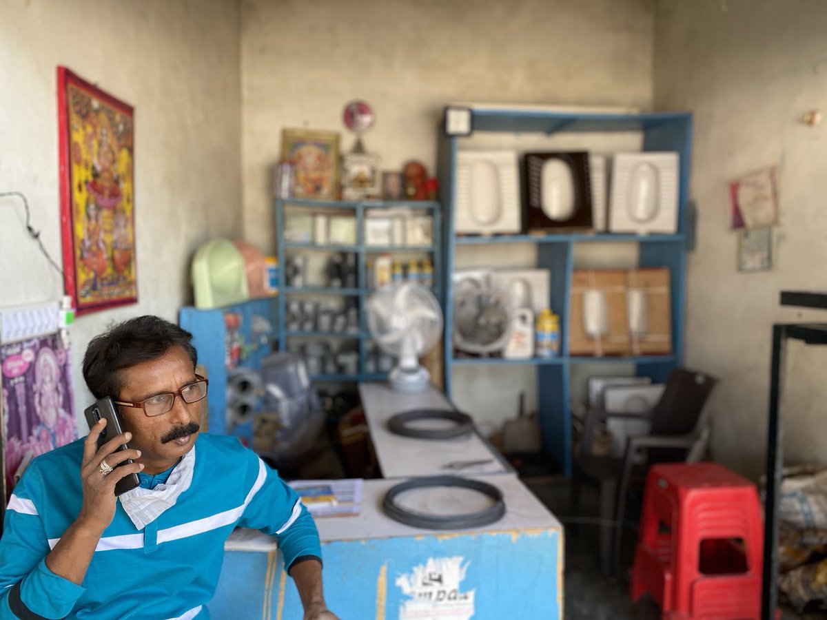 Trying to find   #GeorgeOrwell’s birthplace in Motihari. Google Maps brought me to this shop. The kind shopkeeper has helped me with the right address and some election gyaan as a bonus.   #Bihar   #RoadTripInBihar