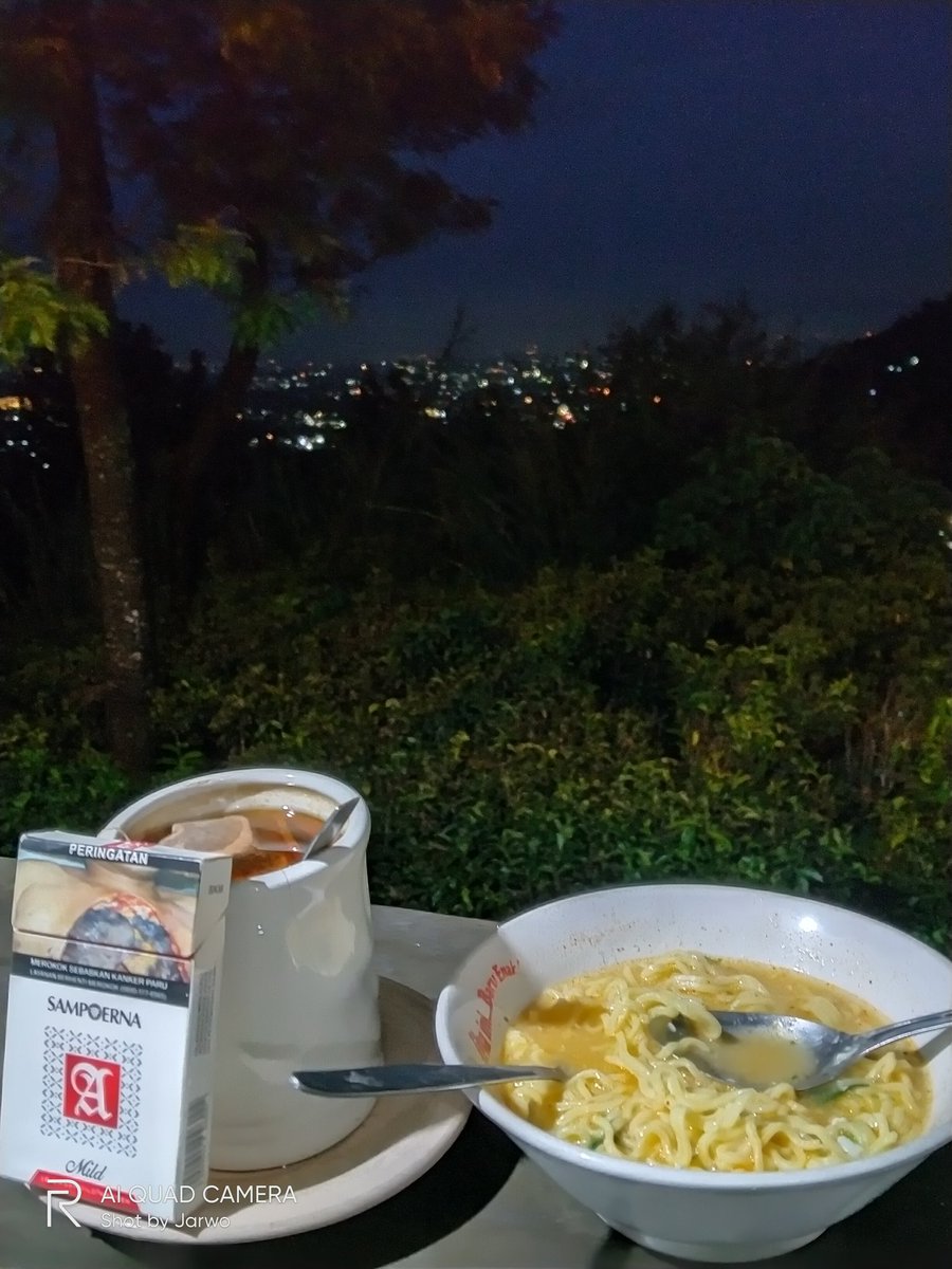 Fjrnrs's tweet image. Assalamualaikum
Selamat siang

Telat post harusnya kemaren ini

Gpp deh yang penting post aja 

Diem" Baek yang penting terlihat bahagia 

Tersenyum dengan keadaan yang murung 

#JumatBerkah
#bacotsantuy #indomie #tehmanis #puncak