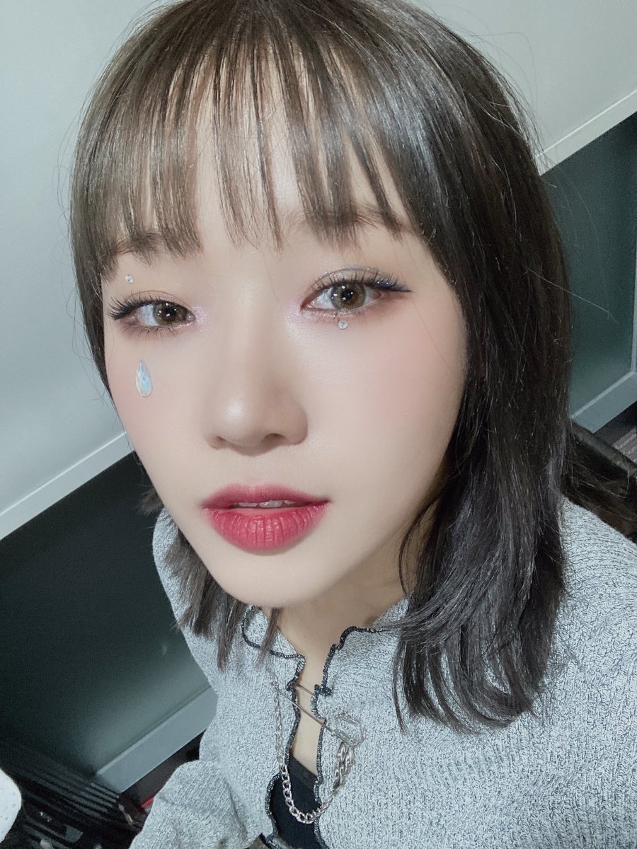WekiMeki's tweet image. 쿨 막방 끄읕~!
왠지 아직 안 끝난 듯한 느낌이네여 😎
오늘 날씨 좋다! 좋은 하루 보내요 키링 ♡ 

#유정🌻