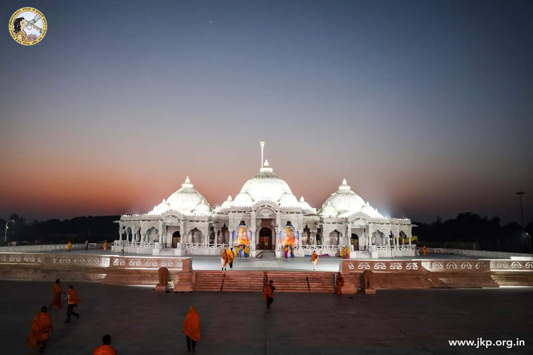 Jagadguru_'s tweet photo. Happy Sharad Purnima
#jagadgurushrikripalujimaharaj
#radheyradhe #SharadPurnima #JagadguruttamDham https://t.co/P8XYruY28Z