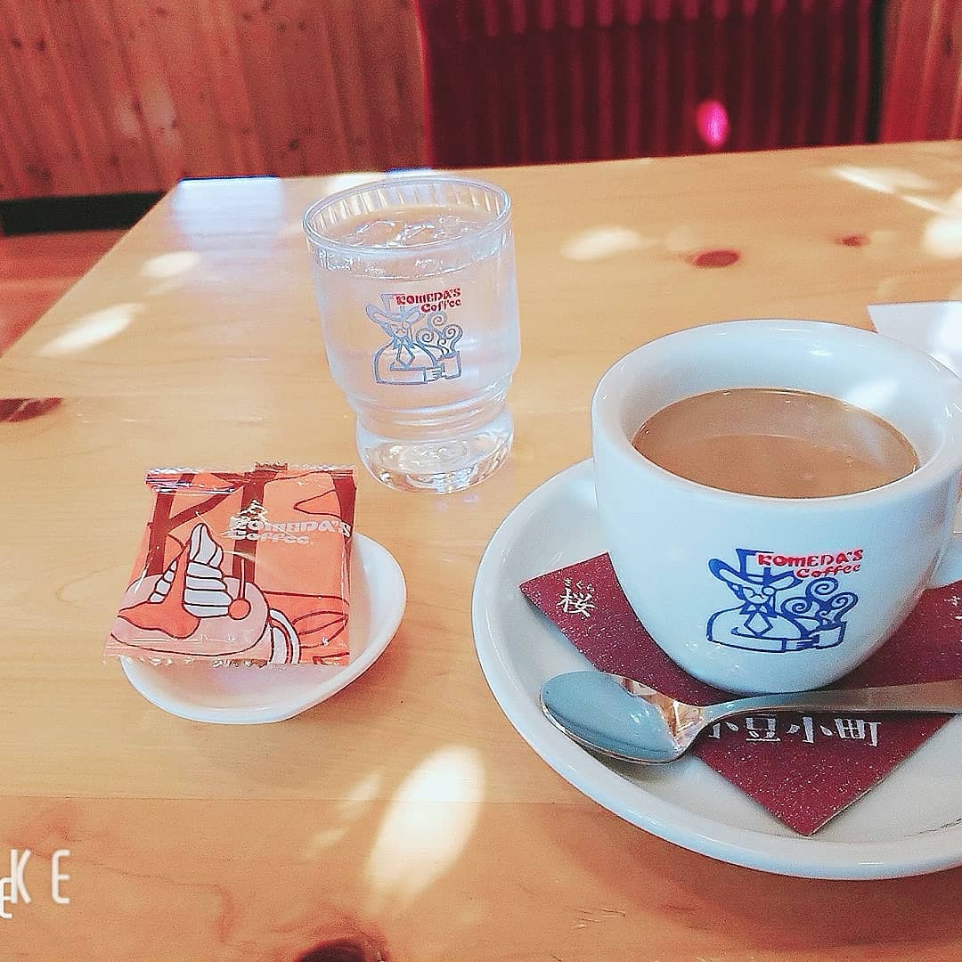 1人カフェしにコメダ珈琲へ♪
コメダって木の温もりを感じるから、落ち着きますね☆
コーヒー飲みながら、読みかけの本を読みます❣
#コメダ#コーヒー好き #カフェ好き #小豆小町葵 #最近太りぎみ #そろそろファスティング #カフェは楽しい