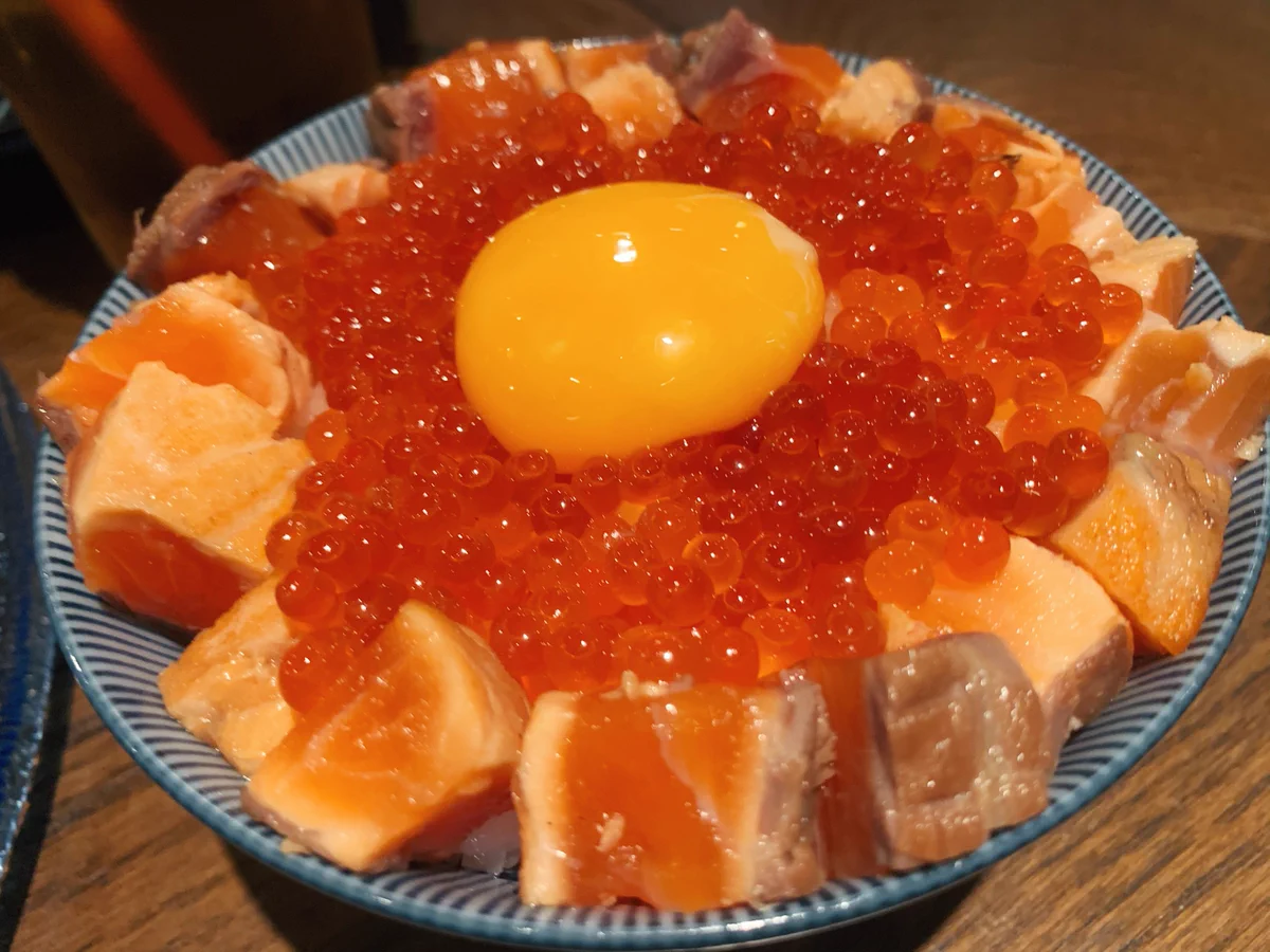 「炙り漬けサーモンとイクラの玉子かけご飯」究極のごちそう！！