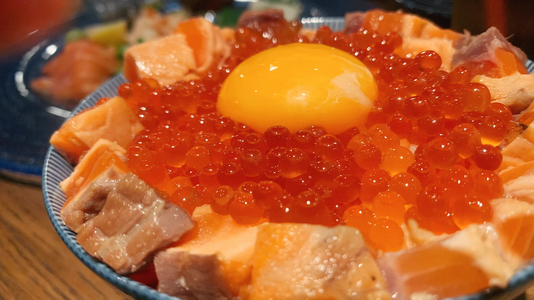 「炙り漬けサーモンとイクラの玉子かけご飯」究極のごちそう！！