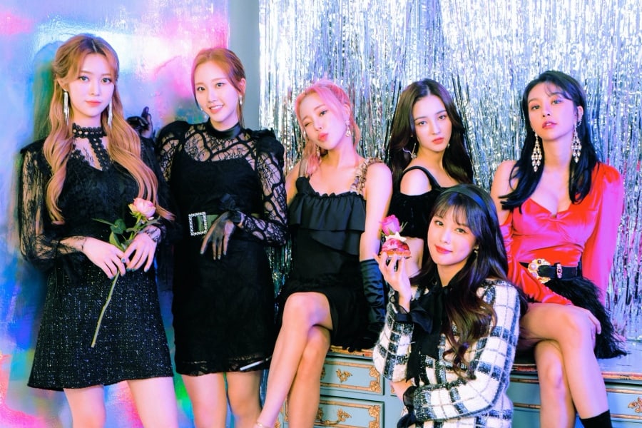 soompi's tweet photo. #MOMOLAND Confirms Date For November Comeback 
https://t.co/HN1cRU3aTE https://t.co/1DVUxZ0wxj