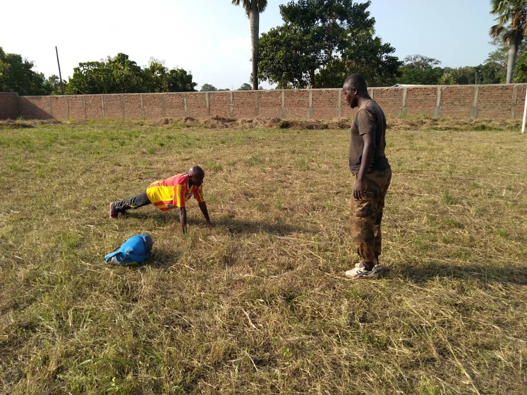 uepnddrrcaf's tweet photo. #UEPNDDRRenAction! Des ex-combattants de #KagaBandoro ayant choisi les #FDS, se préparent pour la formation: #FACA #Police #Gendarmerie à #Bangui. Commençons par les notions élémentaires d'abord. @GouvCF remercie #CTI @UN_CAR @EUTMRCA @CEEAC_ECCAS & al. #APPRRCA en marche. https://t.co/VWujbVsaBD