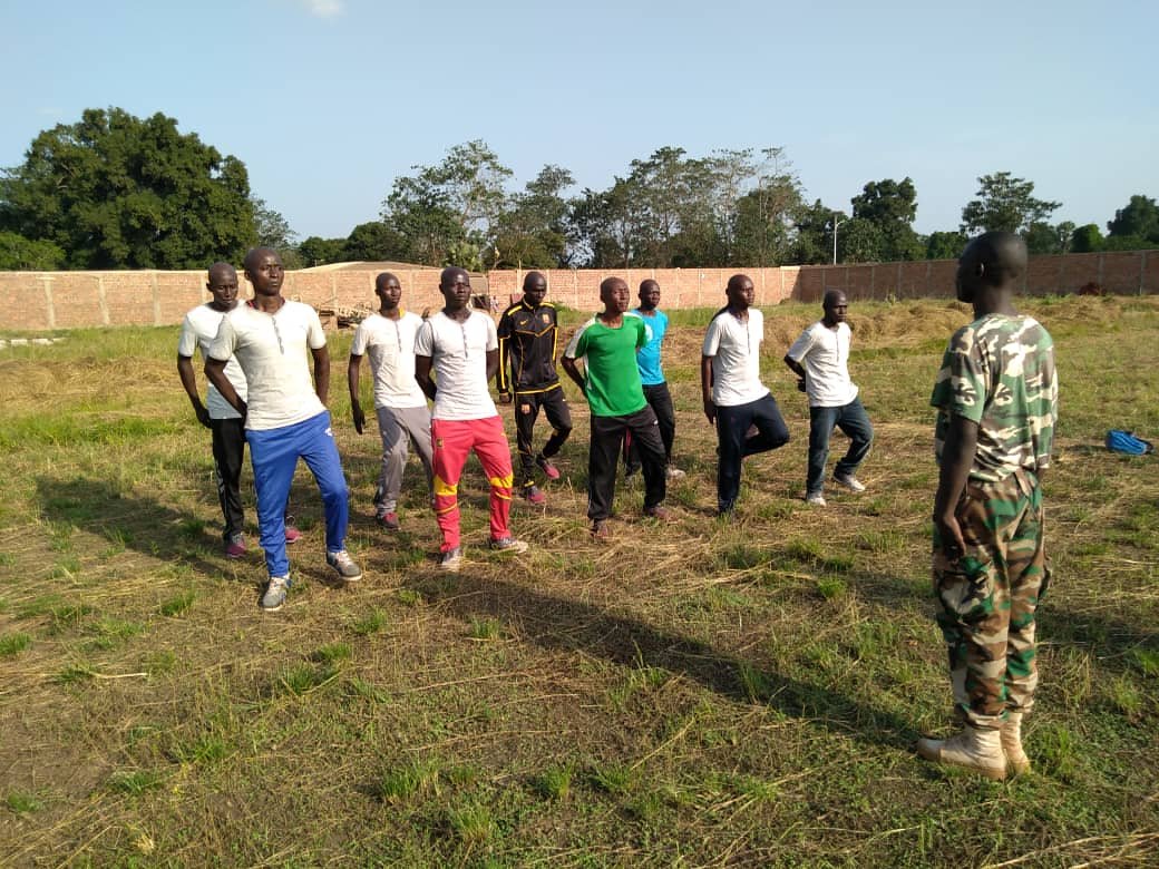 uepnddrrcaf's tweet photo. #UEPNDDRRenAction! Des ex-combattants de #KagaBandoro ayant choisi les #FDS, se préparent pour la formation: #FACA #Police #Gendarmerie à #Bangui. Commençons par les notions élémentaires d'abord. @GouvCF remercie #CTI @UN_CAR @EUTMRCA @CEEAC_ECCAS & al. #APPRRCA en marche. https://t.co/VWujbVsaBD