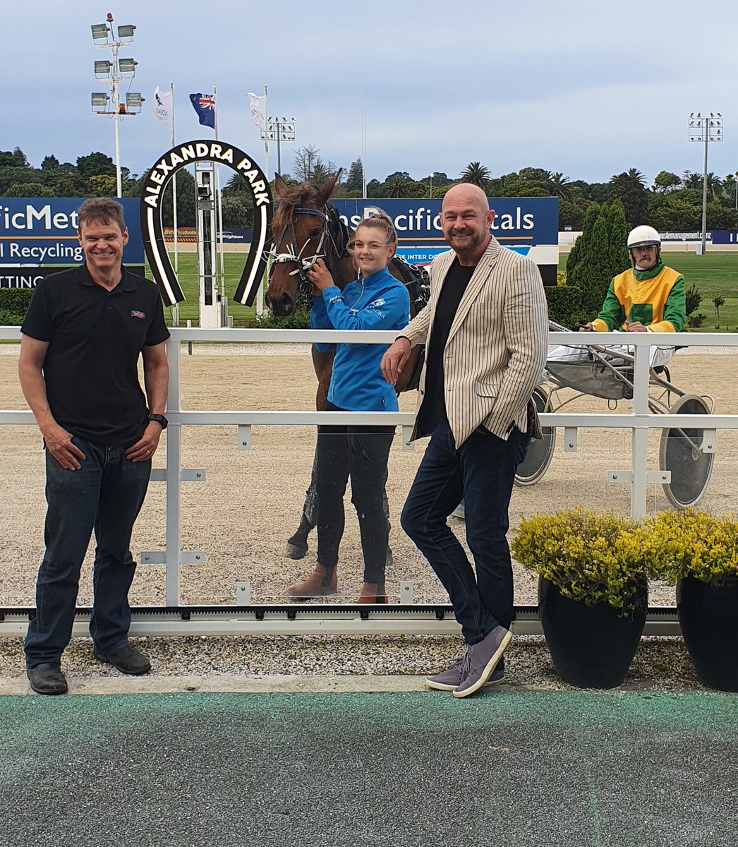 Race 3's winner is Set Me Free, who stole a nose victory at the end! Driven and trained by Sean McCaffrey.