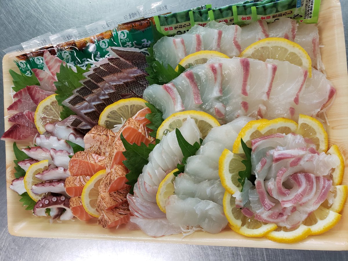 仕出し 弁当 上田本店 呉市安浦 昨日の お刺身の盛合せです 天然のイサキ 炙り 地物のタコ 炙りサーモン 鯛 天然ヒラメ 呉市 呉市安浦町 お刺身 盛合せ 天然鮃 天然イサキ 仕出し 弁当 お惣菜 仕出し 弁当 上田本店 呉市安浦 昨日の お刺身の盛合せです 天然のイサキ 炙り 地物のタコ 炙りサーモン 鯛 天然ヒラメ 呉市 呉市安浦町 お刺身 盛合せ 天然鮃 天然イサキ 仕出し 弁当 お惣菜