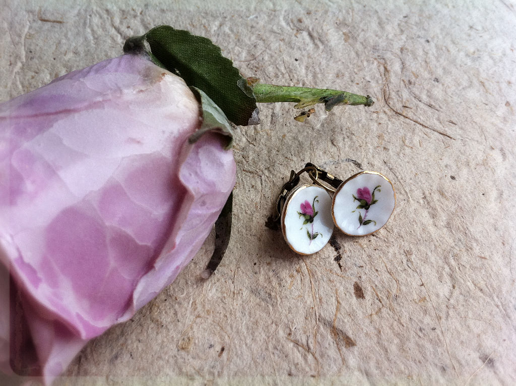 #porcelain #earrings #bridal #bohemianjewelry #thatsdarling #flowers #goodvibes #french #aboutalook #vintagestylejewelry #detail #love #giftsforher #parisienne #livethelittlethings #nature #white #style #fashion #bridesmaids #brides #birthday #gift #accessories #bride