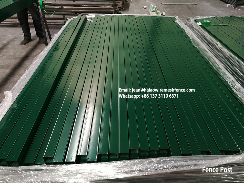 HaiaoFence's tweet image. Crazy busy lately 🤪
Some #powdercoated #3Dfence #wiremeshfence exported to South America.
Kindly note that shipping costs increased by $1000-$3000 per container to American countries because of COVID19.
Take care everyone.😷